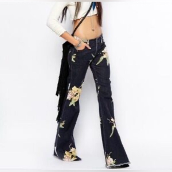 Free People Bali Miami Floral Flare Jeans Size 31 Black Boho Bell Bottom - Picture 2 of 9